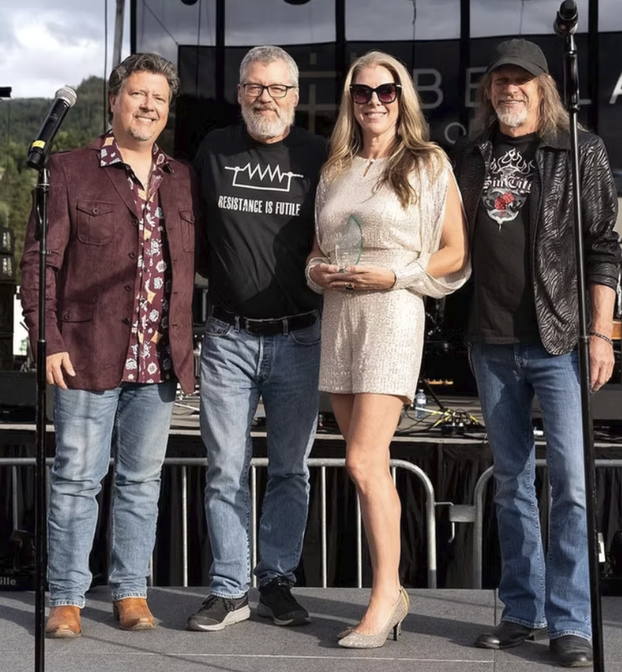 Home dirt road opera